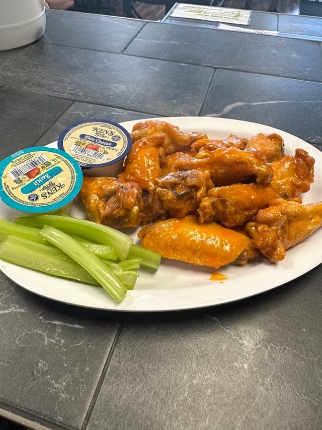 6 Chicken Wings.