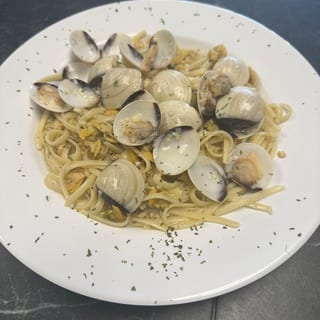 LINGUINE W/ CLAM SAUCE (RED OR WHITE)