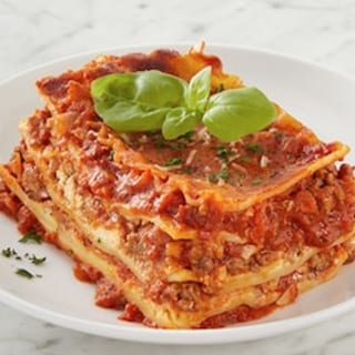 HALF LASAGNA W/ 2 GARLIC KNOTS