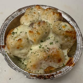 12 GARLIC KNOTS W/ MOZZARELLA
